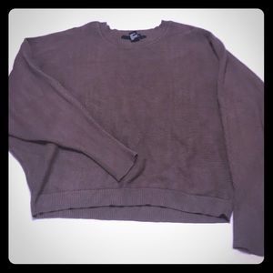 Amazing short sweater! Looks great with high rise!